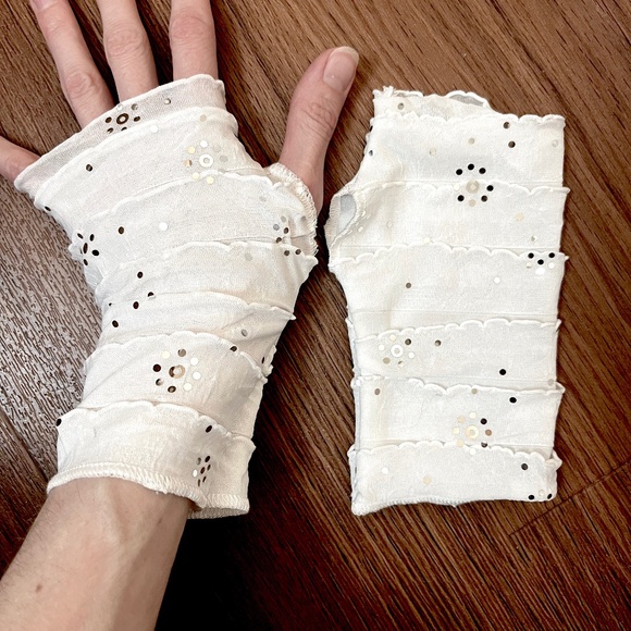 Ruffle Sequin Fingerless Gloves White Mummy Hand Warmers Bandage Covers Wraps OS - Picture 1 of 5